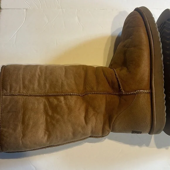 UGG Classic Tall boots genuine leather upper in chestnut brown sheepskin lining - Picture 8 of 16